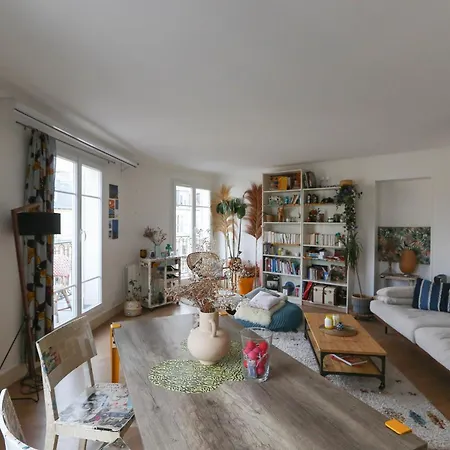 Bright With Balcony * Paris