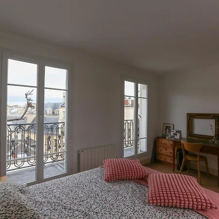 Bright With Balcony *